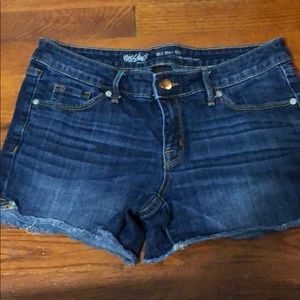 Mossimo Mid Rise Jean Shorts - Size 6/28